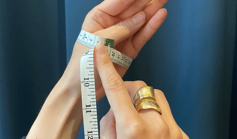 Measuring hand width